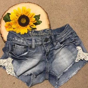 Vanilla Star jean shorts w/ detail